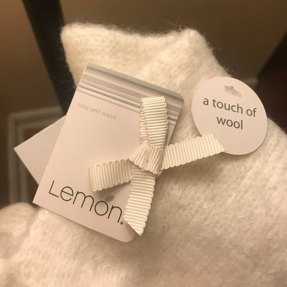 Lemon Cozy and Warm Scarf 🍋 - Picture 2 of 2